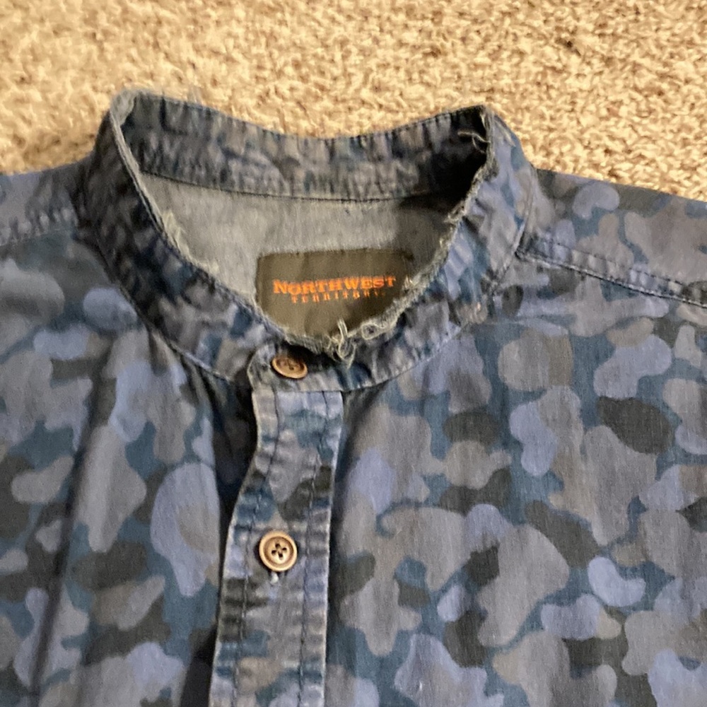 Button up - Picture 2 of 2